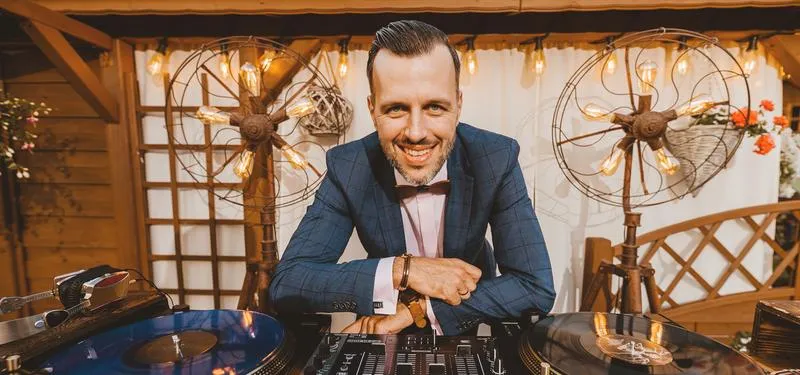 Umowa z DJ-em